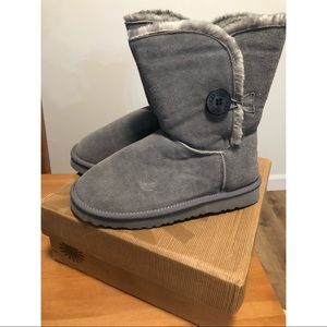 Ugg Bailey Button. Gray women’s size 8.